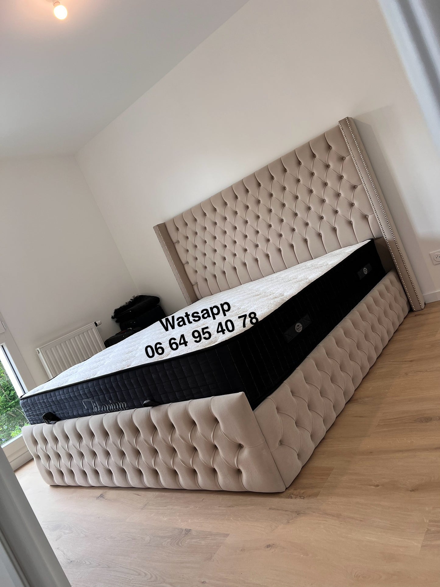 CADRE DE LIT CLOUTÉ VELOURS BEIGE