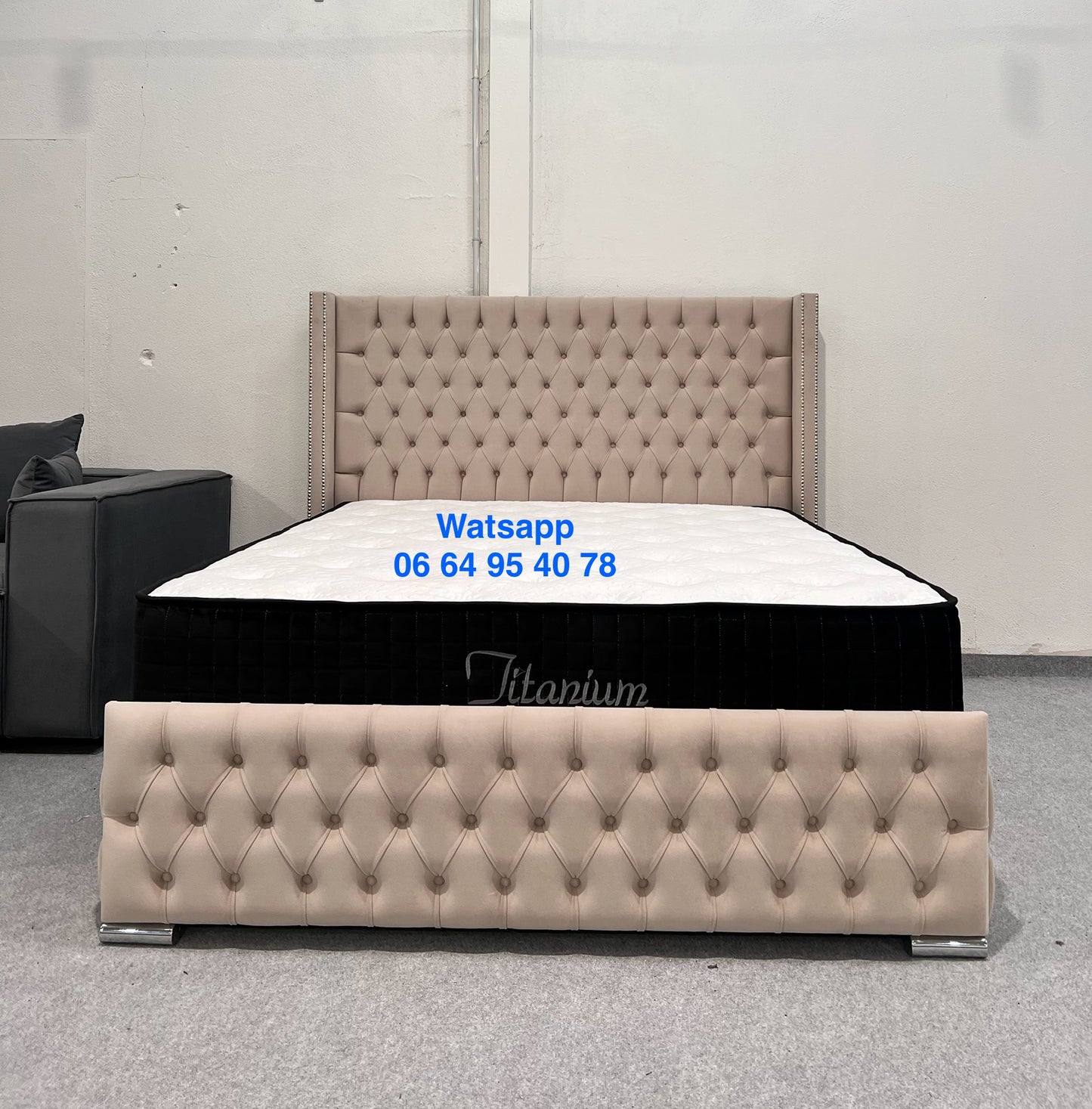 CADRE DE LIT CLOUTÉ VELOURS BEIGE