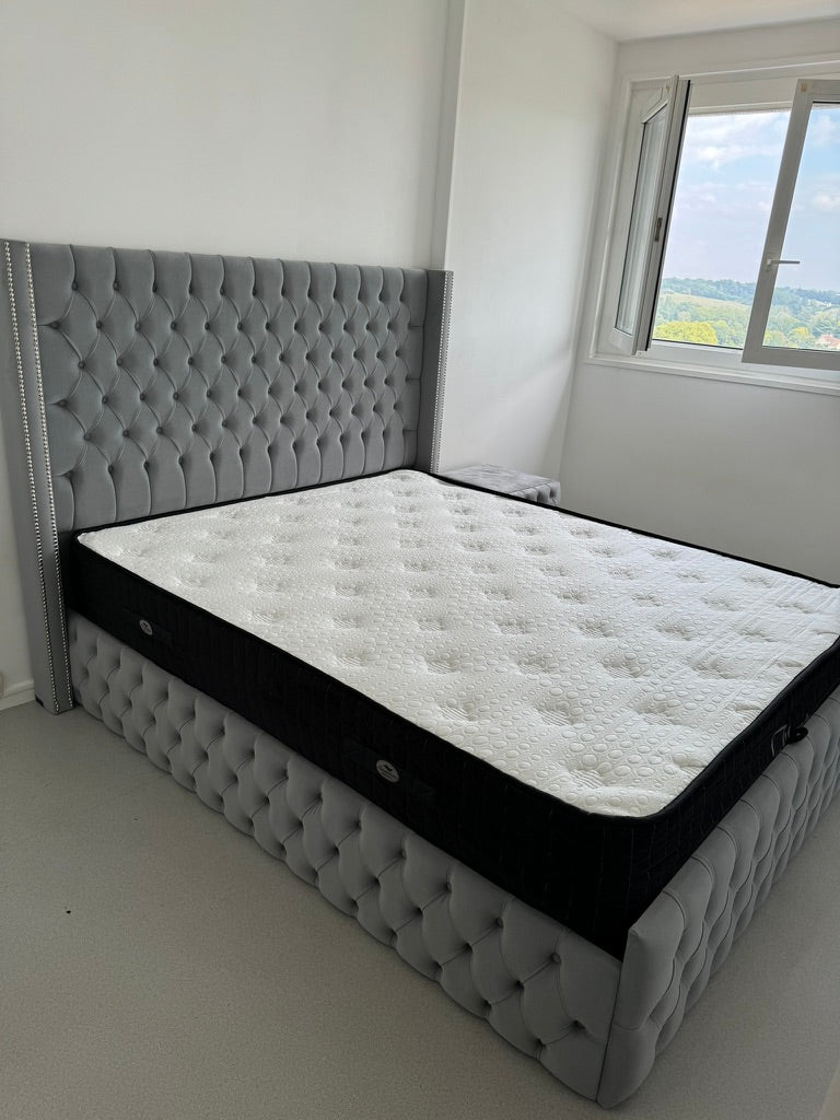 CADRE DE LIT CLOUTÉ VELOURS GRIS