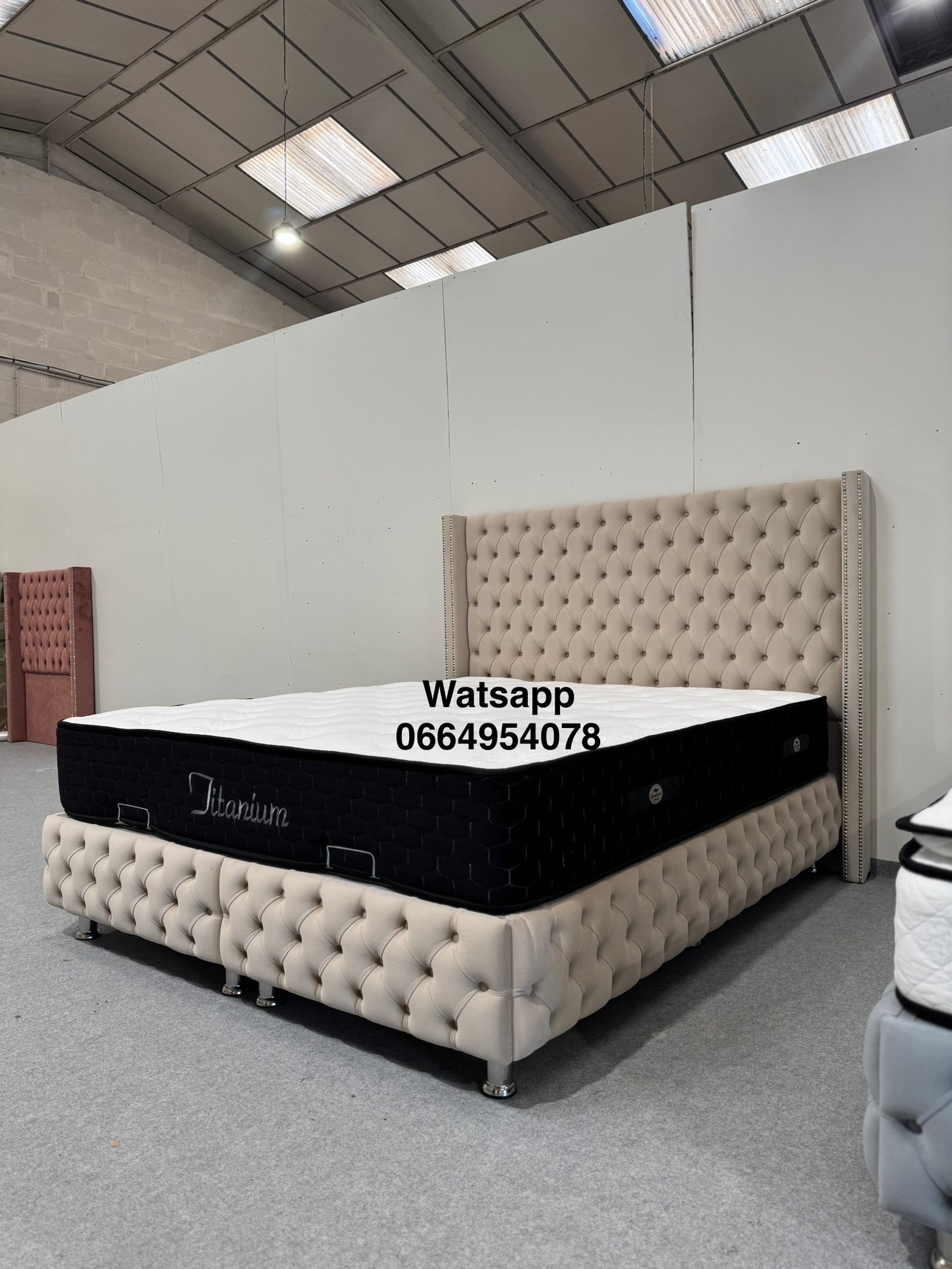 LIT COFFRE CLOUTE BEIGE