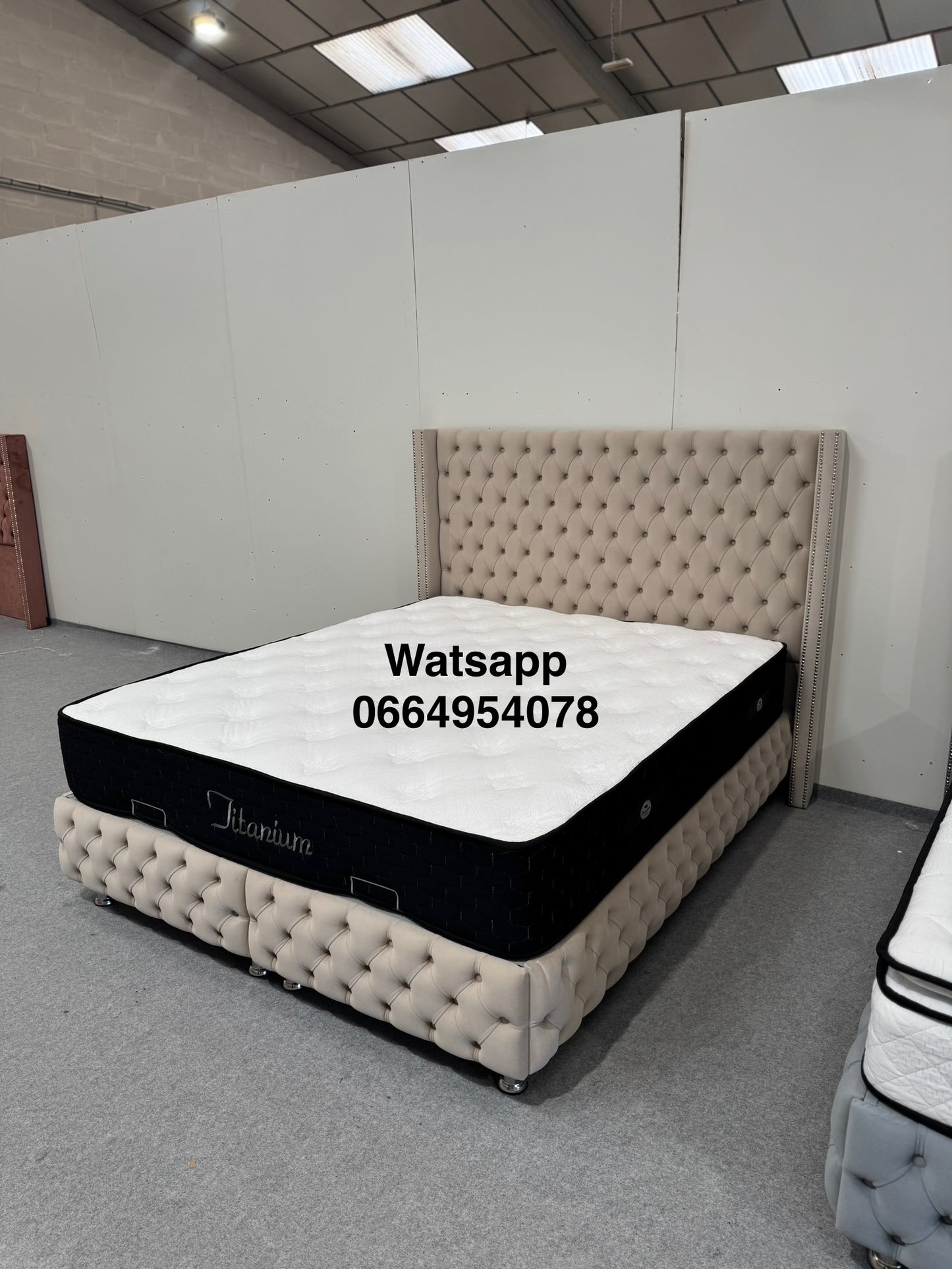 LIT COFFRE CLOUTE BEIGE